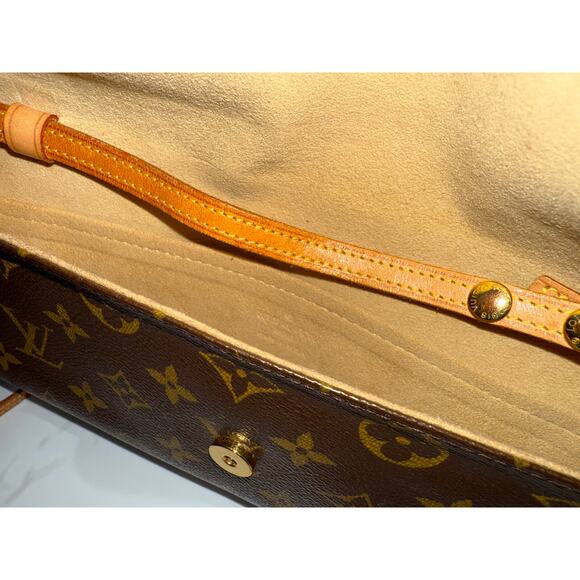 Louis Vuitton Crossbody Bag - Picture 3 of 7
